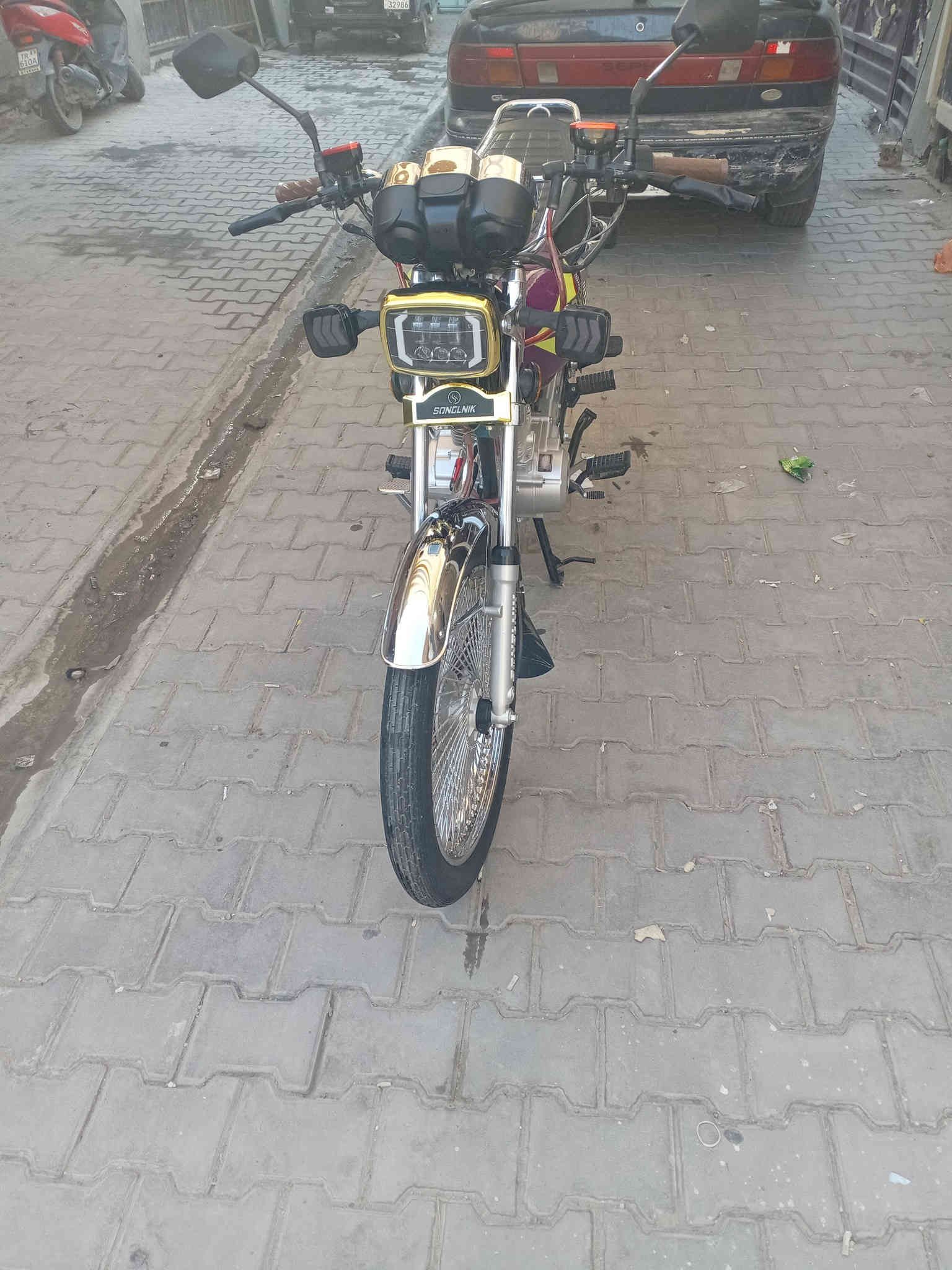 دراجة يراني نوع تايكر للبيع
الدراجة ما صارلهة شهر من نزلتهة زيرو 
موديل 2025 السعر 650 وبيهة مجال 
***********
***********
