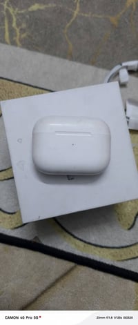 ايربود • مستعملة • اصلي/كوبي