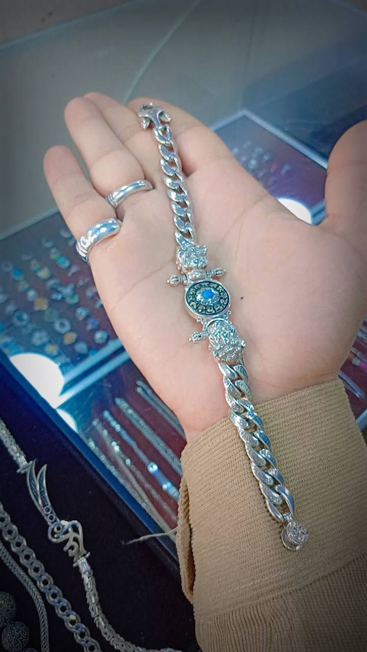 السلام عليكم 
اساور رجالية ثقيله
سعر الغرام 4 الف وربع قفل بدون عمله


**إذا كنت صاحب هذا الإعلان وتريد حذفه لأي سبب، رجاءا أرسل رسالة إلى الدعم الفني**