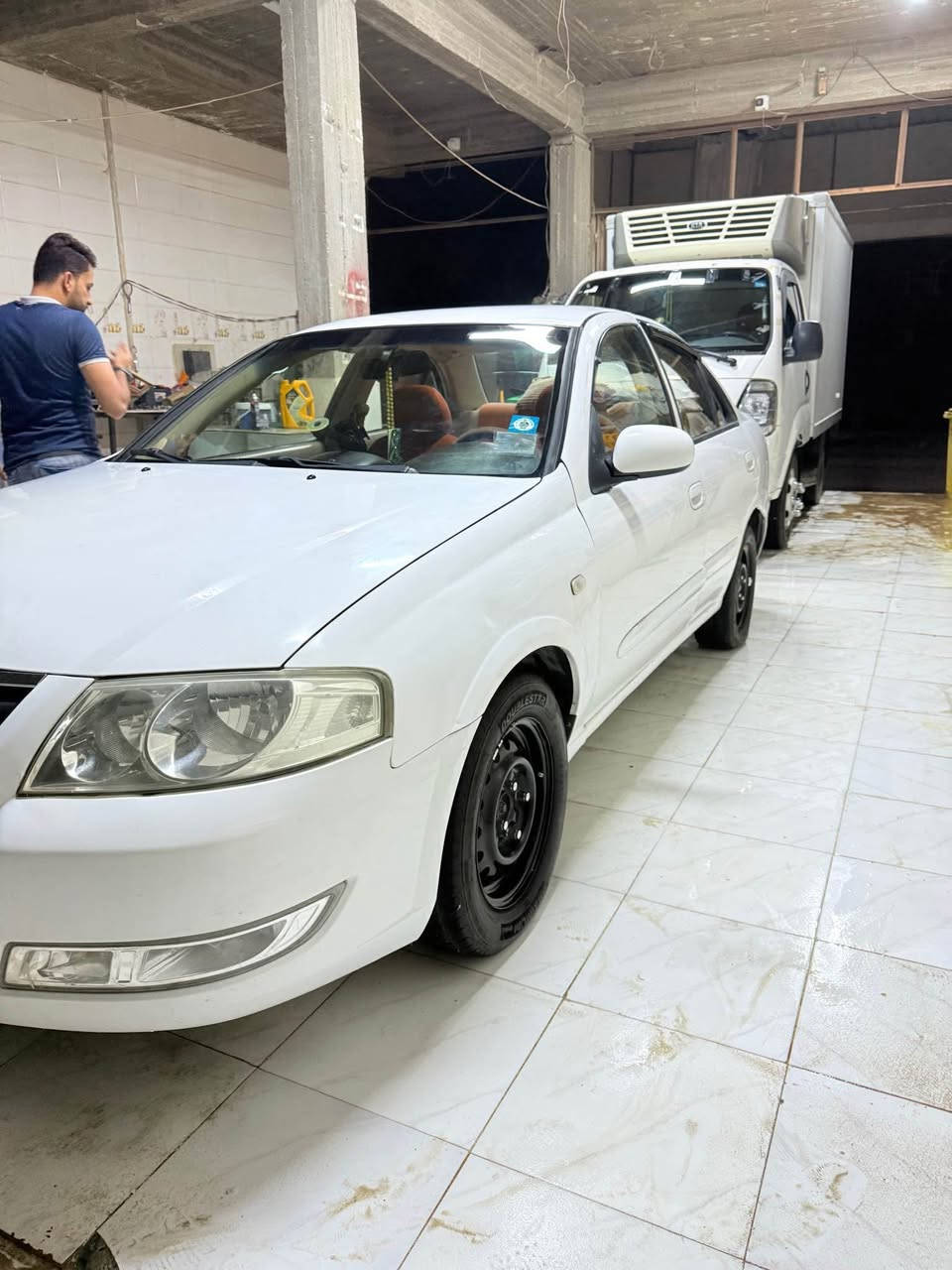 نيسان صني 2013 بدي كوري 
سيارة نظيفة 
مكينة وكير وشواصي مكفولات 
حدادية وتخم تايرات جدد 
بيها بابين السايق والي ورا مبدل 
وبيها بعد شغلات بسيطة معدلة 
رقمها واسط صاحبها موجود ويداور بأي وقت
السعر 100$
مكاني ديوانية حي العسكري 2 
*********** للتواصل ديوانية, القادسية
