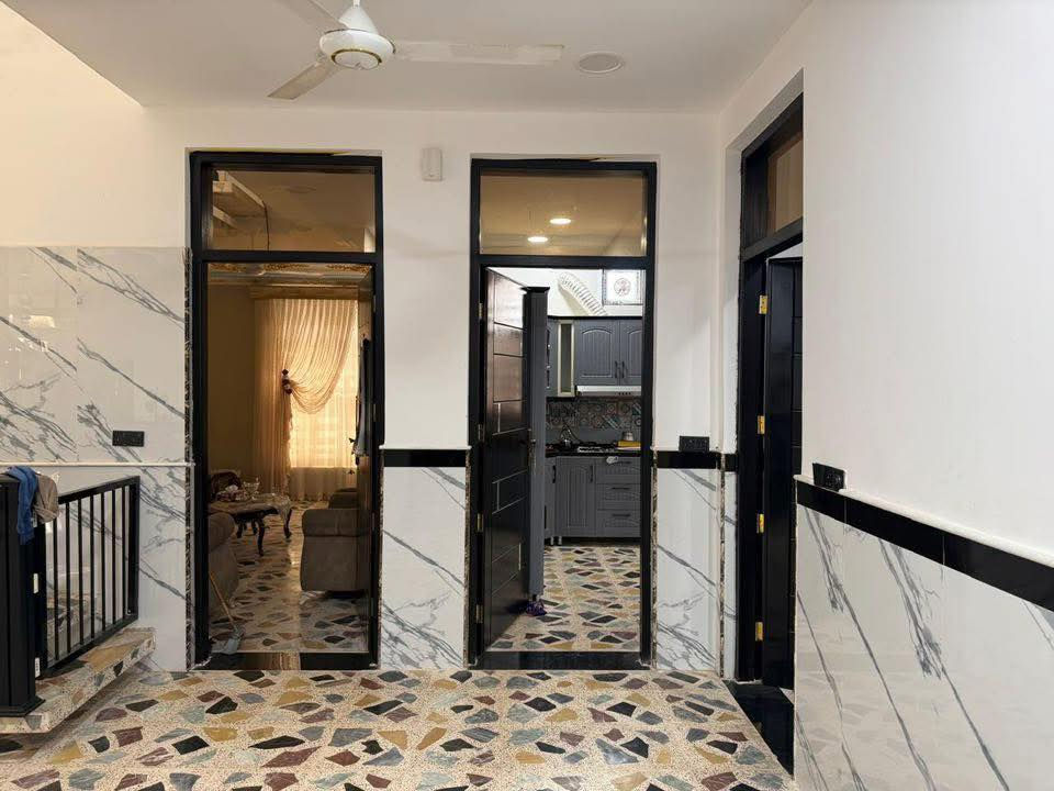 سلام عليكم دار للبيع ٢٠٠ م منطقه حجي حسن طريق بغداد قرب كليه الهندسه مقابيل كليه العماره بناء درجه اولاً لاستفسار التصال ***********
