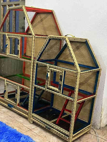 قفص كبير          شغل درجه والى ❣️ القفص لصغير
مجر تنضيف 💙       مجر تنضيف 
اسعار جمله ❤️.          لارتفاع ،80
لارتفاع 100🔨            نزال 30
نزال 35🪚                    الواجه 45
العرض 60🔨🪚
بغداد الغزاليه 💗
***********
