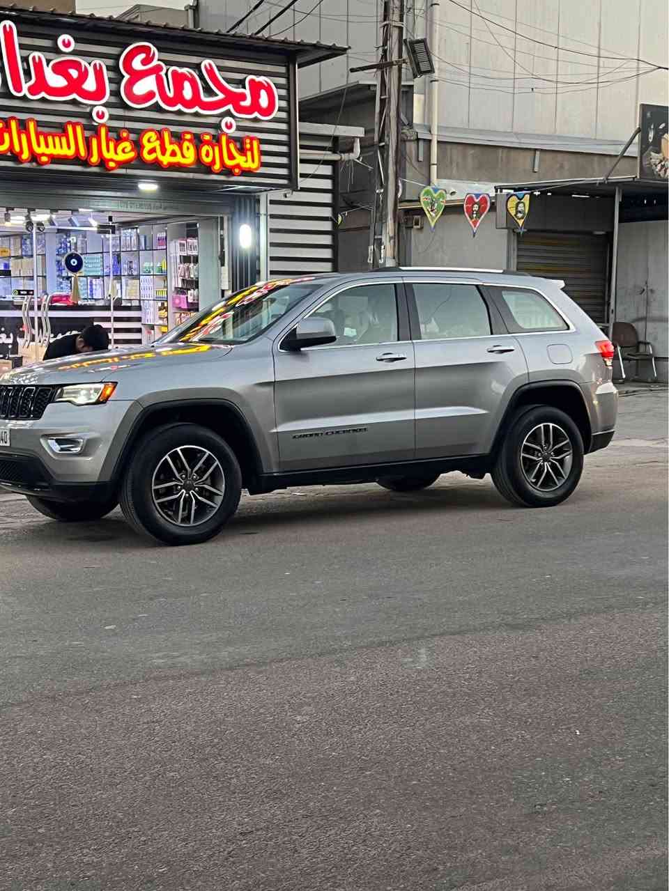 جيب كراند شيروكي 
موديل   2020
وارد  امريكا حادث  خفيف 
بنيد وجاملغ 

وبالعراق صارت ضربة جاملغ خلفي 
خفيفة وصار ربع باب تبارك بالصبغ  
يعني صار 4  قطع  صبغ بيه 
سياره جديده جدآ 
مال جناي 

مواصفات 
فور ويل   4-4
 مازده فول زينون
بروجكتر زينون 
بصمة 
اوتوبارك

نقطة عمياء 
وبعد المواصفات المعروفة 
سيارة جديدة وجاهزة من كلشي
بيع او مراوس  حسب  القناعه  
السعر   21  وبيها مجال للطيبين
للاستفسار واتساب او اتصال
077 بغداد, العراق


**إذا كنت صاحب هذا الإعلان وتريد حذفه لأي سبب، رجاءا أرسل رسالة إلى الدعم الفني**
