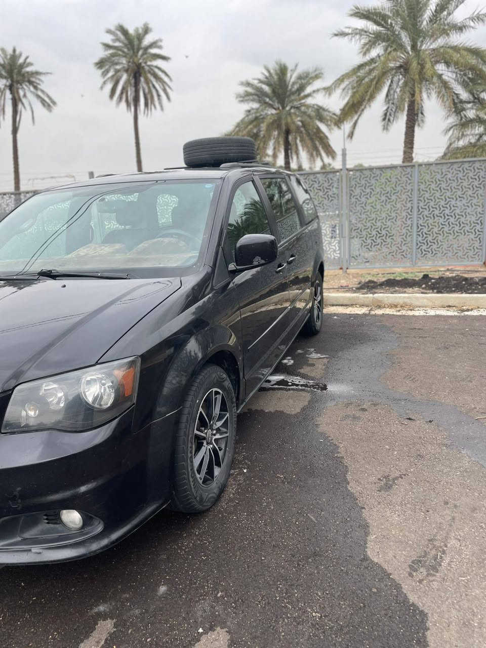 السلام عليكم عندي دوج كرفان  2017GT للبيع وارد كندي رقم سليمانية بسمي تحويل ثاني يوم سنوية ٢٨
المواصفات فول للأخير ماعدا الفتحة
بصمة 
داخلية جلد
تدفئة كشنات امامي وخلفي
تدفئة ستيرن
كشنات كهرباء
بيبان كهرباء +صندوك
تشغيل عن بعد
تحكم ستيرن
شاشة وصطية
التبريد كونترول ثلاث قطع
شاشة + كامرة

السيارة بيها طخة بل باب ورة السائق بل زاوية معجون قليل +صبغ مبين بل سونار
حادث السيارة جاملغ +بنيد مبدل ابلاد وبيها تعديل بل لغد الايسر بسيط 
الباقي كفالة سعرها ١٦٠ وبيها مجال للشراي مكانها بغداد
رقم الهاتف ***********
