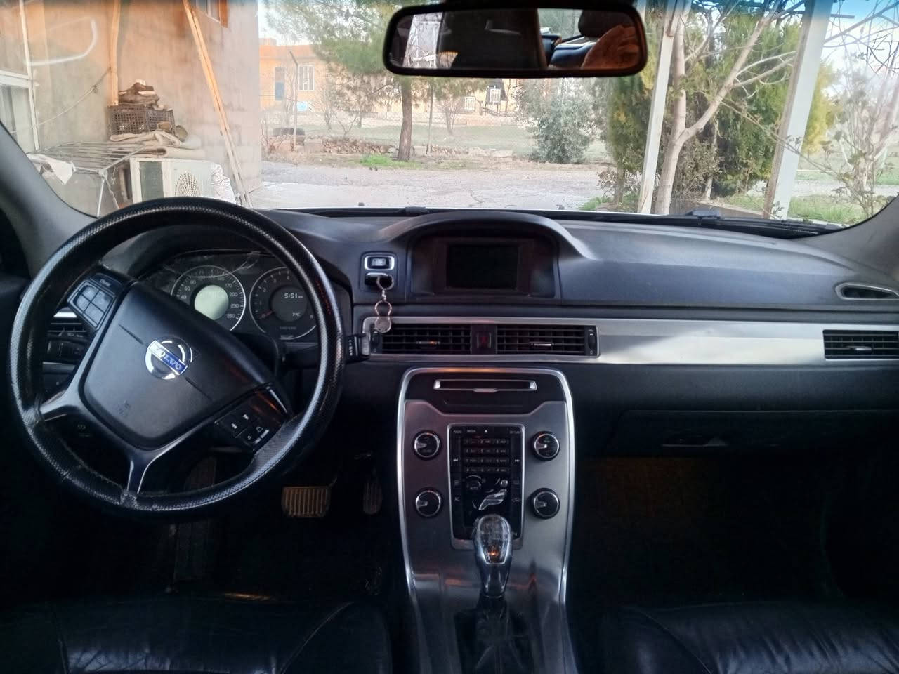 فالفو V70 
مودیل ٢٠١٣

مواصفات
تبرید مرکزي( قطعتین)
بصمە شغال
هاند بریک بصمە
ئوتو بریک
حاسة خلفية
کشن جلد
تحدید سرعە
تحکم ستیرن
مرایا اشارة و شفط

محرک و کیر شرط
سیارة جاهزة و مکفولة

***********
