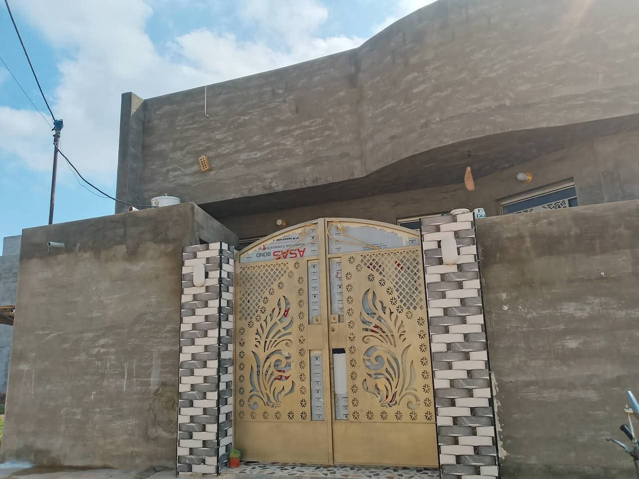 بيت للبيع في حي العباس الزراعي قرب اسواق المصطفى *********** 
الاتصال على هاذا الرقم الواجهه 120متر مساحة الطبية 125
