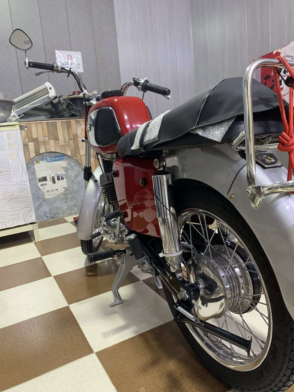 السلام عليكم ام زت 150ccللبيع شرط الالماني الدراجه متعوب عليه مو شلون مجان الدراجه رقم بغداد ثاني يوم تحويل رقم مميز240 للاستفسار ***********
