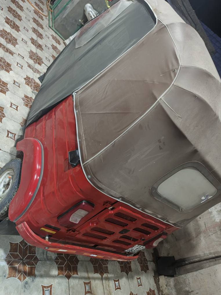 السلام عليكم ورحمة الله وبركاته  تكتك موديل 18مرقم السعر 5/250وبيهه مجال للاتصال *********** /***********وحياكم الله العنوان ابو غريب حي الشهداء
