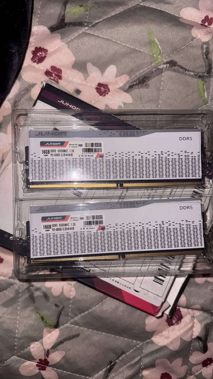 سلام عليكم اخوان رامات DDR5 ممستعملات ولهارد سامسونك 1T 
سعر رامات 550 ولهار 250 استفسار خاص


**إذا كنت صاحب هذا الإعلان وتريد حذفه لأي سبب، رجاءا أرسل رسالة إلى الدعم الفني**