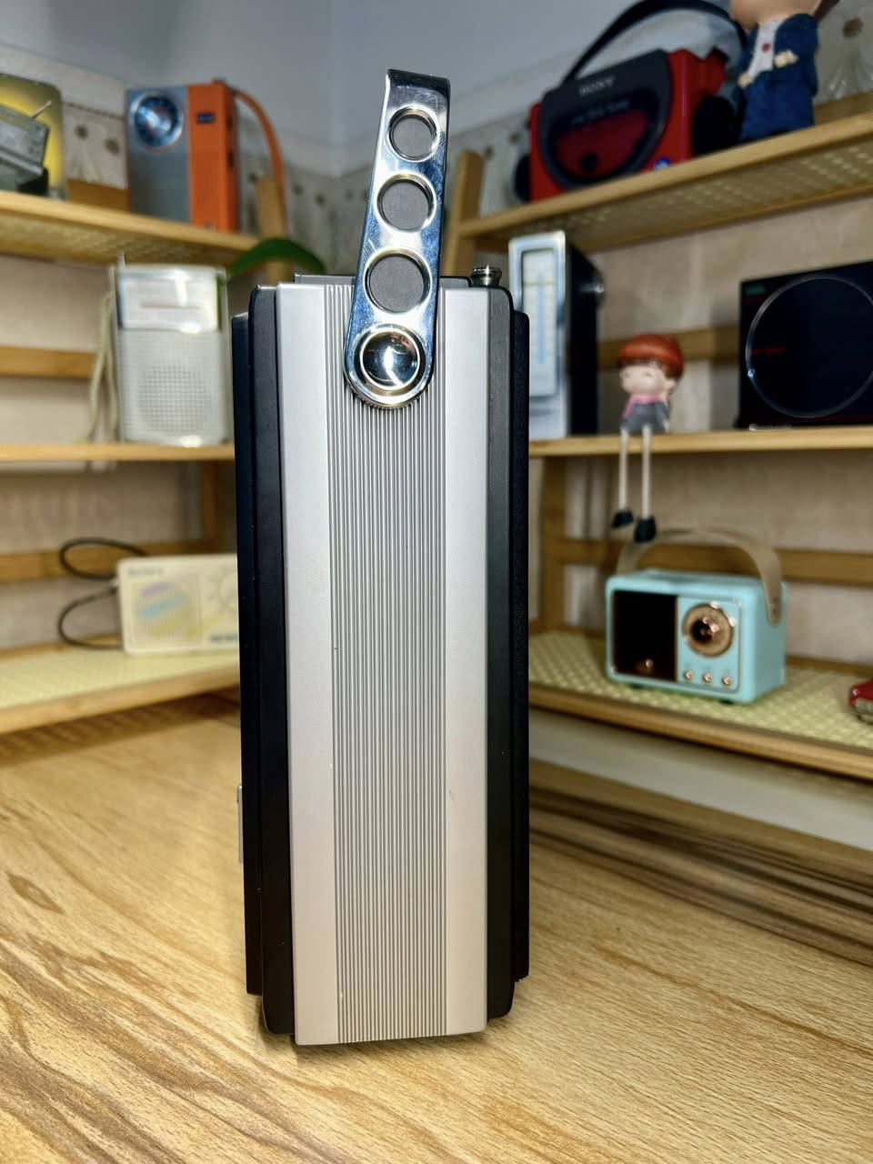 بعد اذن الآدمن
تحفة من كروندك انتاج ١٩٧٦ - ١٩٧٨
يعمل على الكهرباء المباشر او بطاريات حجم كبير عدد ٦
٥ موجات Fm-Lw-Mw-Sw(1-2)
نظام AFC تحسين التقاط تردد Fm
كيج قوة الاشارة و فحص قوة البطاريات
موقت التشغيل
للحجز مراسلة الصفحة او مراسلة واتساب على الرقم ***********
#الجميع
#راديوات_انتيكة
#راديو_قديم
#راديو_نادر
#تحف_وانتيكات
#انتيكات
#VintageRadio
#AntiqueRadio
#هواة_التحف
#بيع_وشراء
#العراق
