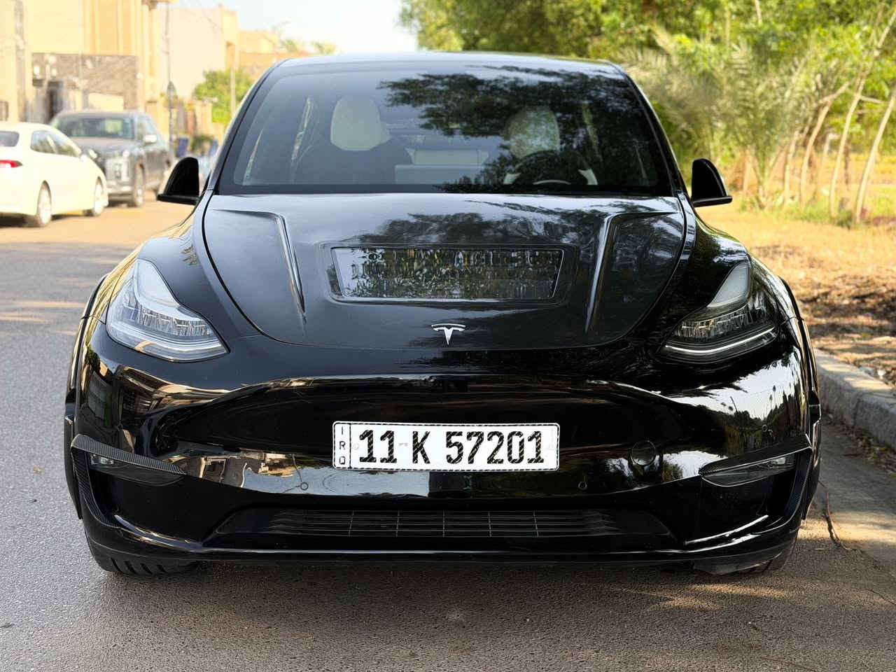 الوحيدة بالعراق وأكثر تسلا مميزة ومصروف عليها
Tesla Model Y - Dual 2023
العداد:- 37.000Mile

السيارة عليها اضافات وقطع مموجوده بسيارة ثانية
 ( شغل أمريكا ) كل القطع أصلية، 

الأضافات:-
- سستم أير سسبنشن من شركة Air Lift ( جكات ) سعرها 3.500$ 

- بنيد كاربون فايبر ألياف حقيقية + فتحة ولـد داخلي حتى يبرز سستم الجكات سعره 900$

- البنيد جـك أوتوماتيكي

- دركة كاربون فايبر ألياف حقيقية وشكل مميز جداً سعرها 600$ 

- جناح خلفي كاربون فايبر ألياف حقيقية ، يصعد وينزل ويا البريك وبي أكثر من حركة سعرة 450$

- الغرفة الداخلية التكم والدواخل والدشبول مشتغليها كنتارا لون أسود بدال القماش الأبيض التقليدي،

- كفرات كاربون فايبر في جميع الأبواب

- جميع الأبواب شفط + بالأضافة الى لـد أنارة في قبضات الأبواب

- أنارة محيطية داخلية تفاعلية ومتغيرة بأكثر من ٦٤ لون

- سستم كامل وايد بدي على البدي الخارجي

- جميع الويالة مضاف الها سبيسرات

- ساوند سستم + دمام 

- مسويلها تزويد وبرمجة على الماطورات السيارة صاعدة داينو جايبة 470 حصان

وقائمة الأضافات تطول ومتخلص…

السيارة أون لاين أخر تحديث ومربوطة على الفون كي

حادثها خلفي بسيط جداً ( صور الحادث مرفقة )،

موقع السيارة بغداد الاعظمية 
السعر 24.500$ 

***********
