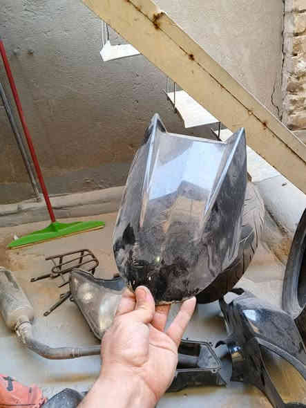 السلام عليكم للبيع غراض تفصيخ  كلمن سعره مكاني شارع حيفا رقمي ***********
