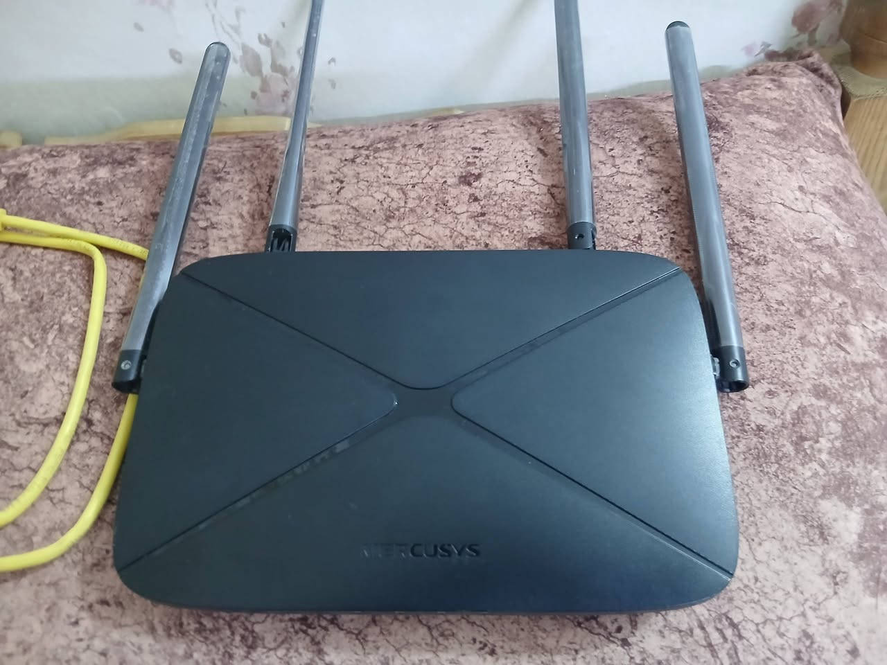 سلام عليكم شباب راوتر للبيع مكان بغداد مدينة الصدر ***********هاذ رقمي جديد بعد شرط الفحص
