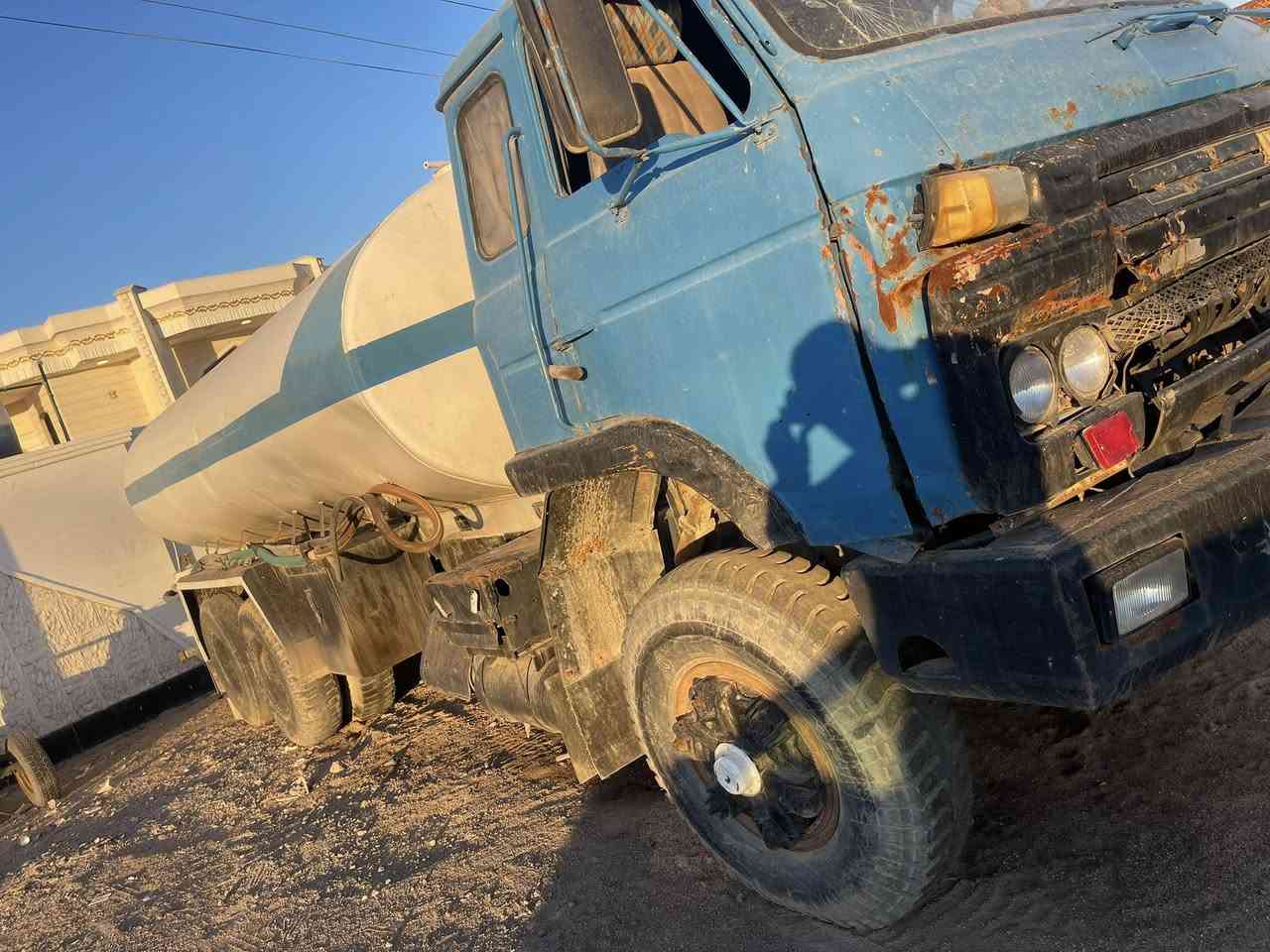 السلام عليكم للبيع تنكر ماء جاهر مكانها رمادي مابيها تقص نقصها بس جامه رقم انبار السعر المطلوب 50 ورقه 
***********
