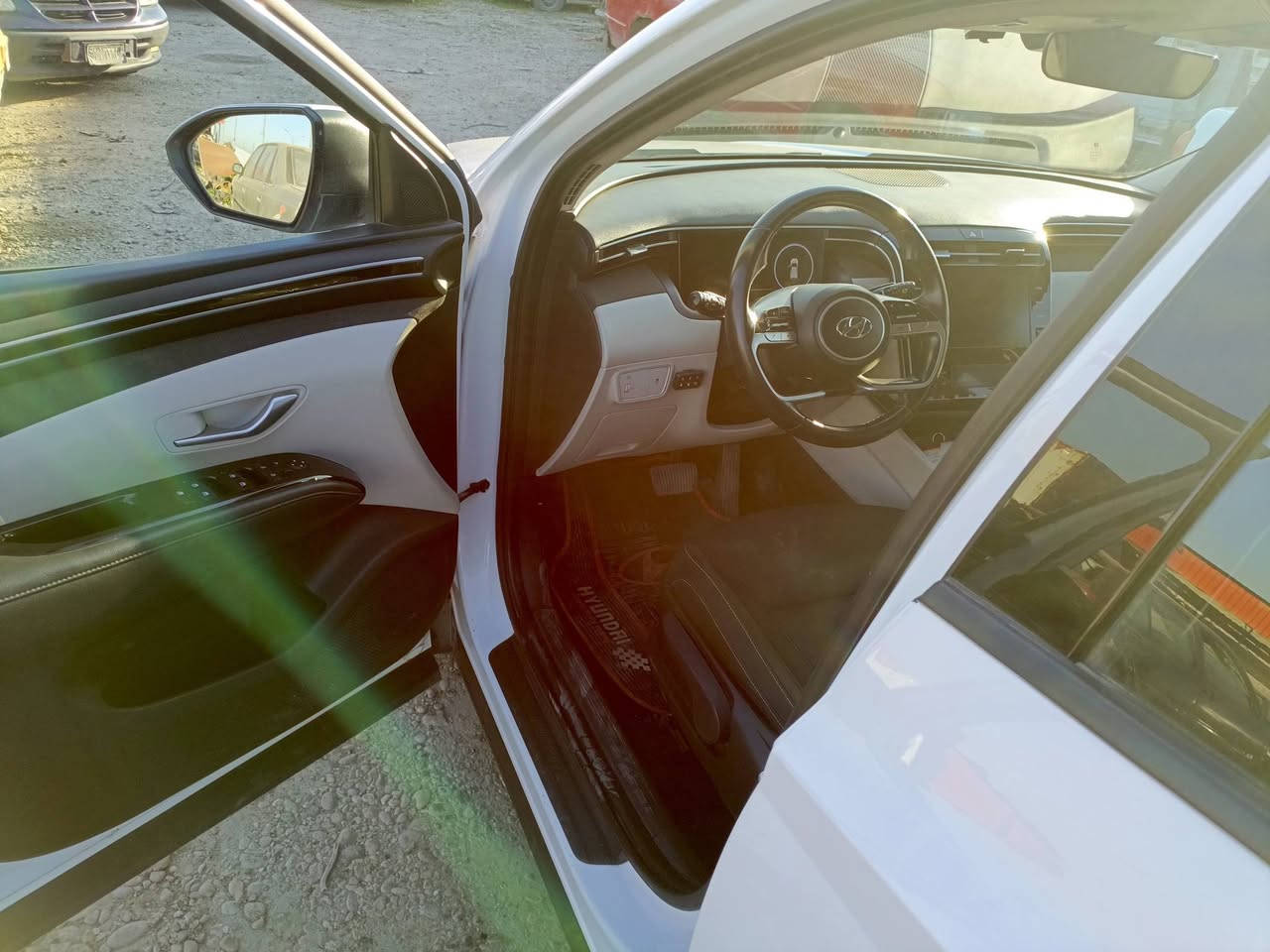 السلام عليكم ورحمه الله ،،،،
توكسون ابيض ،،، 2022 نينوى ،،، رقم مسطره 
محرك شرط ،،، كير شرط 
شرط التحويل ،،، 
السعر ،،، 185 ،،، وبيها مجال 
العنوان ،،، موصل حي التأميم 
تلفون ***********
