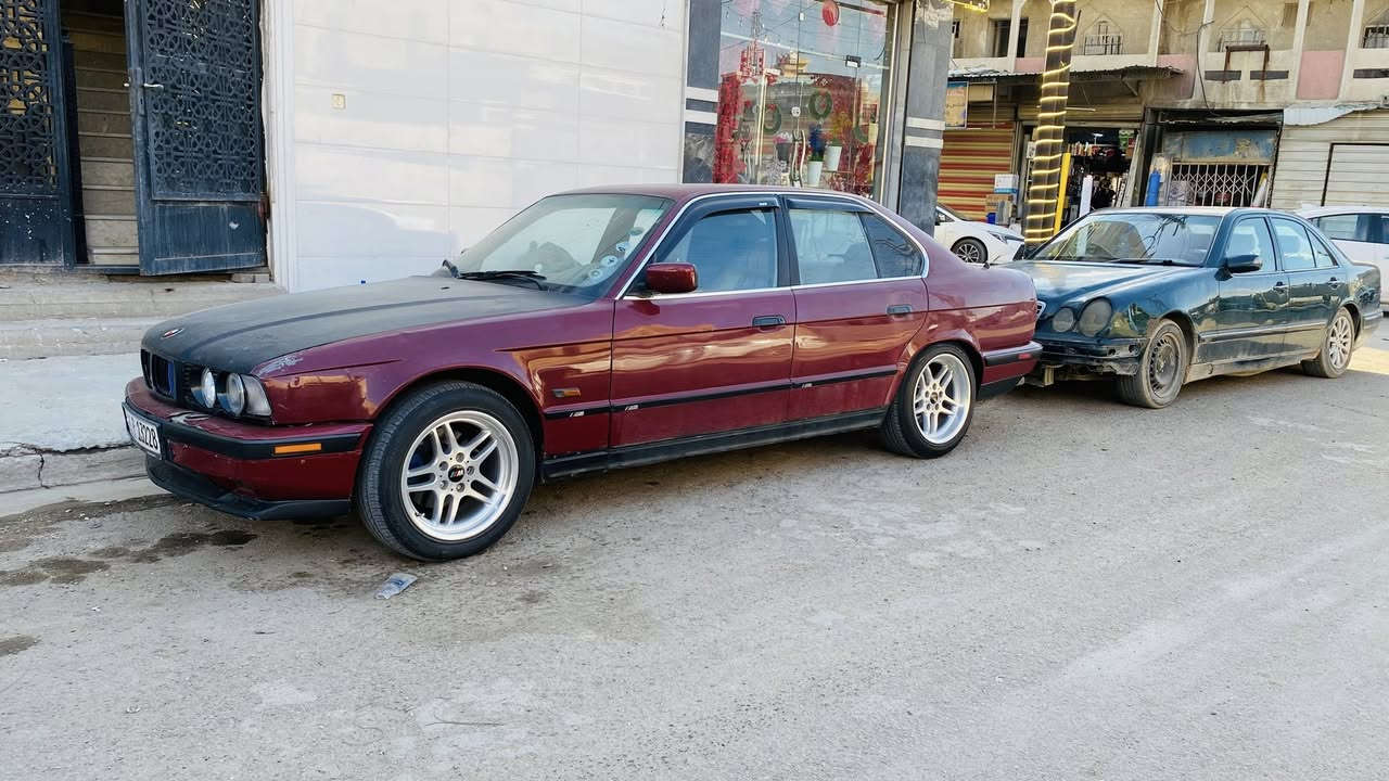 BMW525 20 مكينه
رقم دولي الجديد
داخل ابيض
فتحه شغاله 3 طكات 
شاشه صغيره+كامره خلفيه
كير عادي/محرك مفتوح/بي تبخير كلش قليل ويل M/ تايرات نضيفه
تبريد قطعتين ثلج
حماوه انساها جوه النص وي تبريد 
كهربائيات شغاله كلها
مكاني بغداد الدوره 
السعر ٤٢وبيها مجال للطيبين
مستعجل ع بيعتها رقمي ***********
