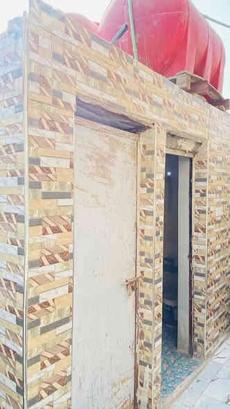 سلام عليكم 
بيت عد ال معالي  ركن
مساحته ٢٢٠ 
يبعد عن شارع العام ١٠٠ م
يتكون من اربع غرف اثنين جوه واثنين فوك 
صحيات داخليه وخارجيه 
حديقه وكراج 
السعر خاص  ***********
