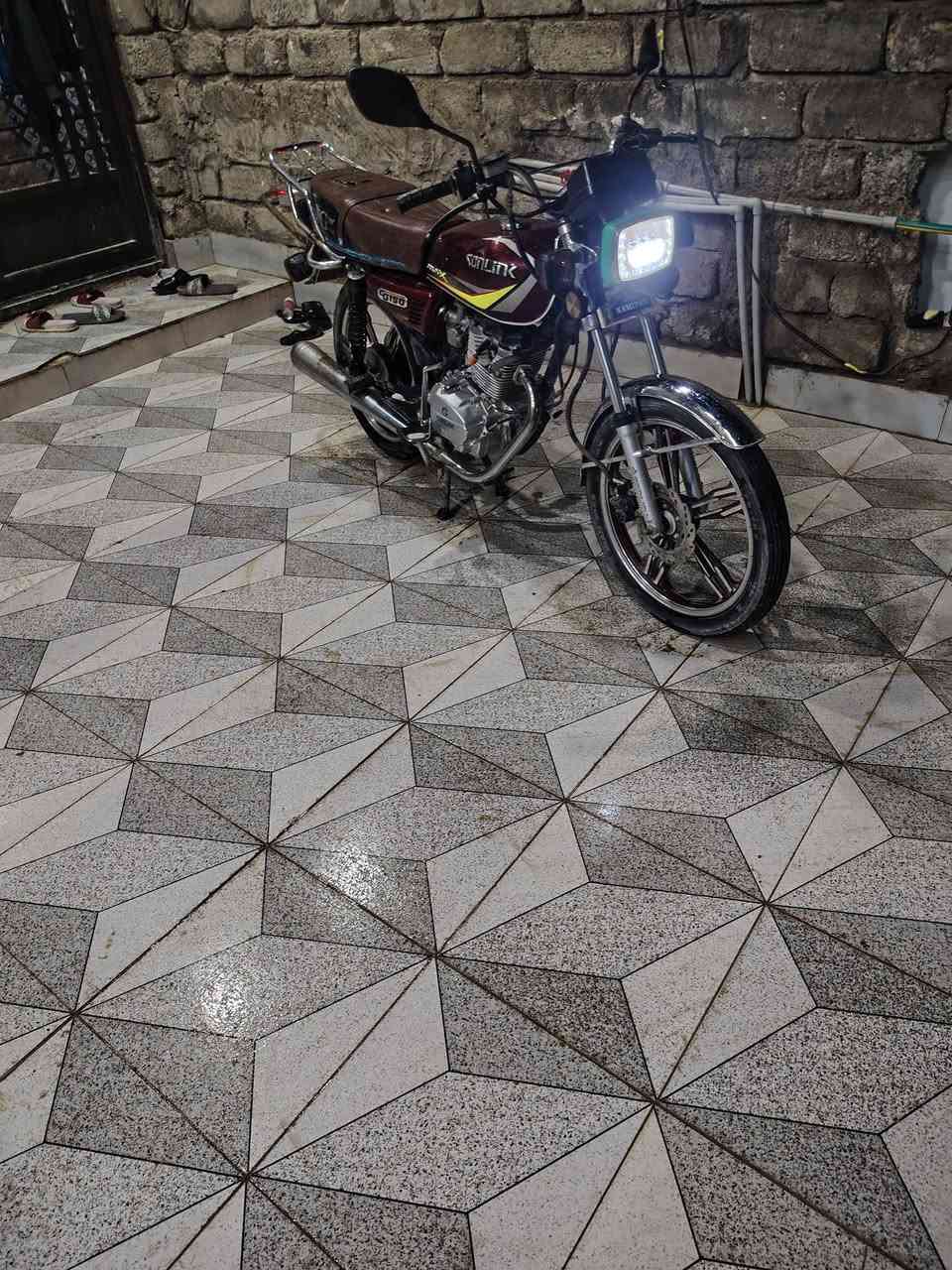 السلام عليكم عيون عند هذا الماطور للبيع ب 425 وبي مجال للشراي***********
