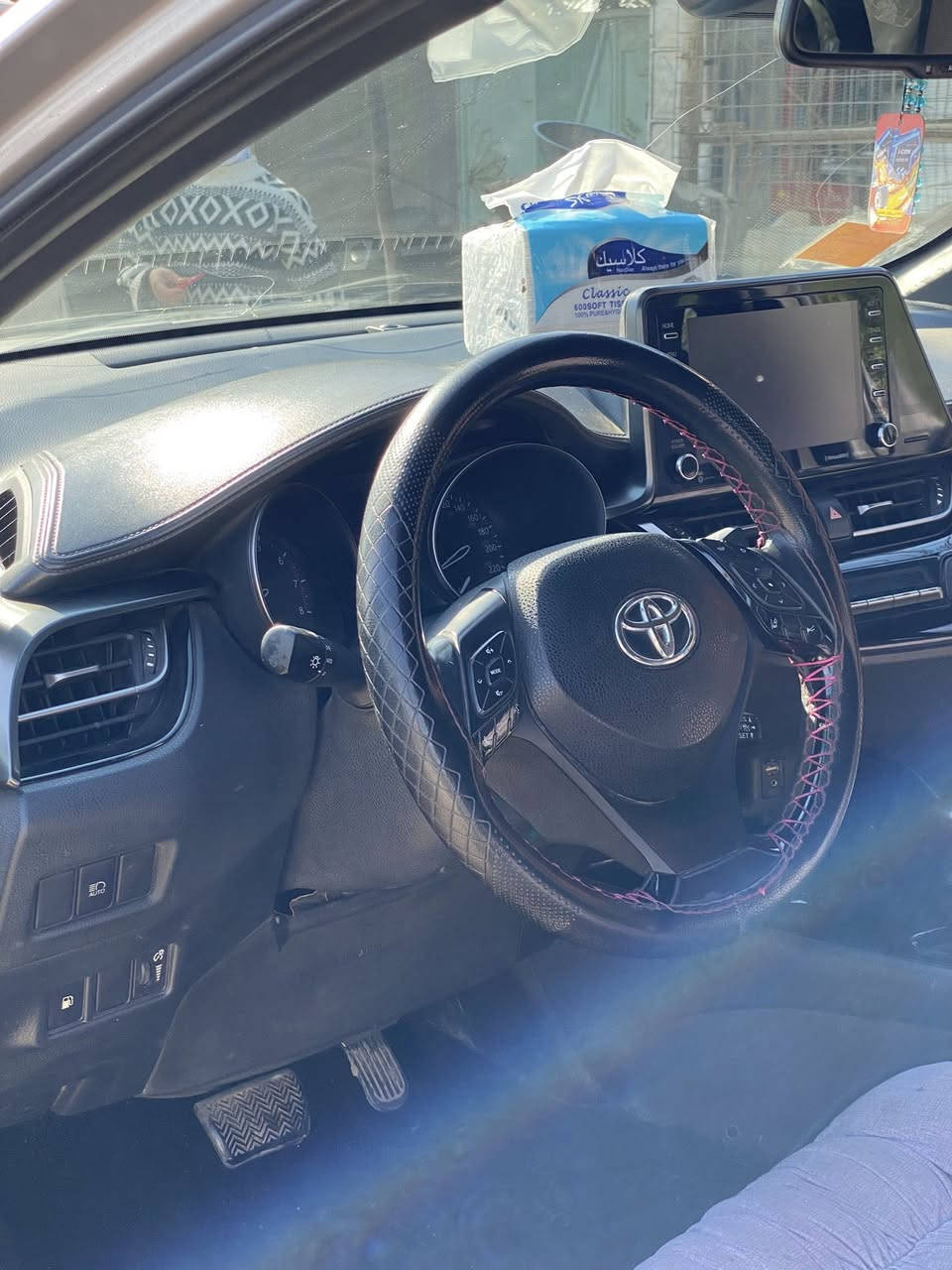 السلام عليكم تيوتا C_HR  2019 ماشيه 96 حادثها جاملغ وربع من البنيد راجعات بارد بدون صبغ وعندي ضربه بل جاملغ الايمن قبل فتره صارت وما مصلحها ..
السياره مرتبه ما بيها أي عطل 
عنوان السياره بغداد حي الرئاسه 
سعر 145 وبيها مجال بسيط للشراي 
رقم *********** تحياتي
