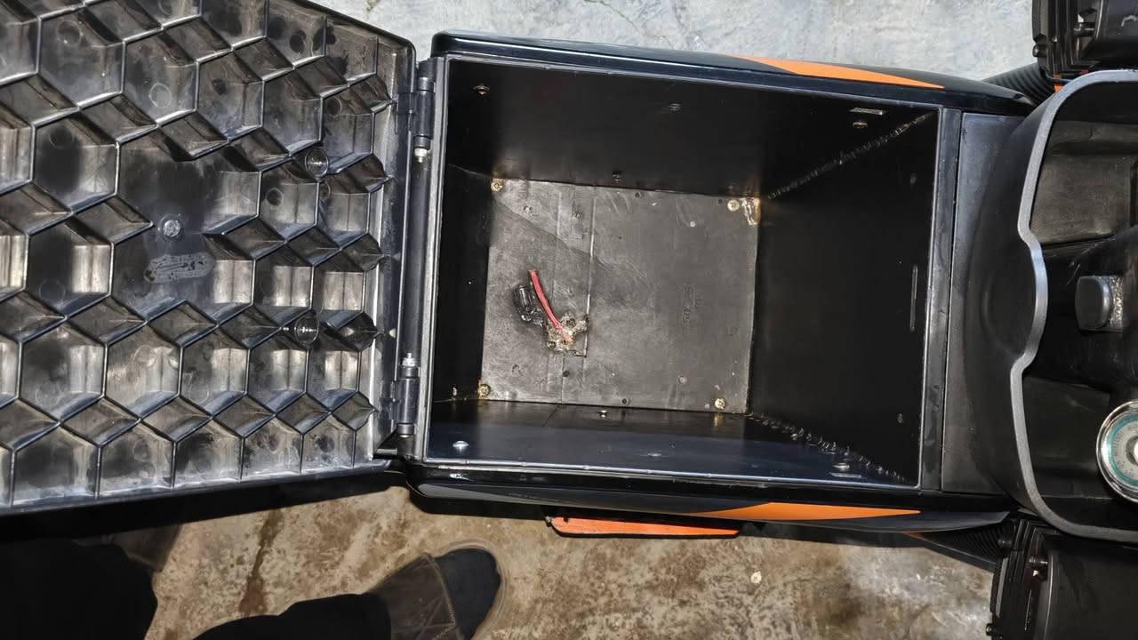 دراجه شحن للبيع X900. 2024 فول مواصفات
♦️ إشارات لكزس
♦️ لايت عالي وناصي

♦️ سويجات 2 
♦️بصمه 2
♦️ تشغيل عن بعد
♦️ يتحمل وزن 200 
♦️ نظام بك R
♦️ نظام P
♦️ بايسكل خير من الله
♦️سعر مناسب
 📍***********
