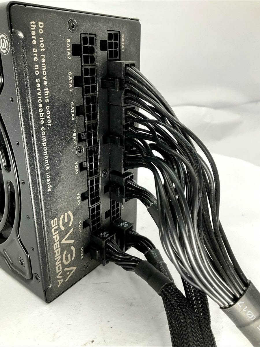 باور سبلاي EVGA 80+ 1000Watt
نسخة SuperNova 
اعلى فئة مكثفات يابانية 
كيبلات متينة جدا
شباب هاي نسخة احترافية تفيد اللي يريد كفائة عالية ل10 سنين ليكدام 

اخذتة من النبع + ضمان وكالة 10 سنين

مستخدم اقل الشهر لان بعت الPc
توصيل موجود راسلني خاص وسهله


**إذا كنت صاحب هذا الإعلان وتريد حذفه لأي سبب، رجاءا أرسل رسالة إلى الدعم الفني**