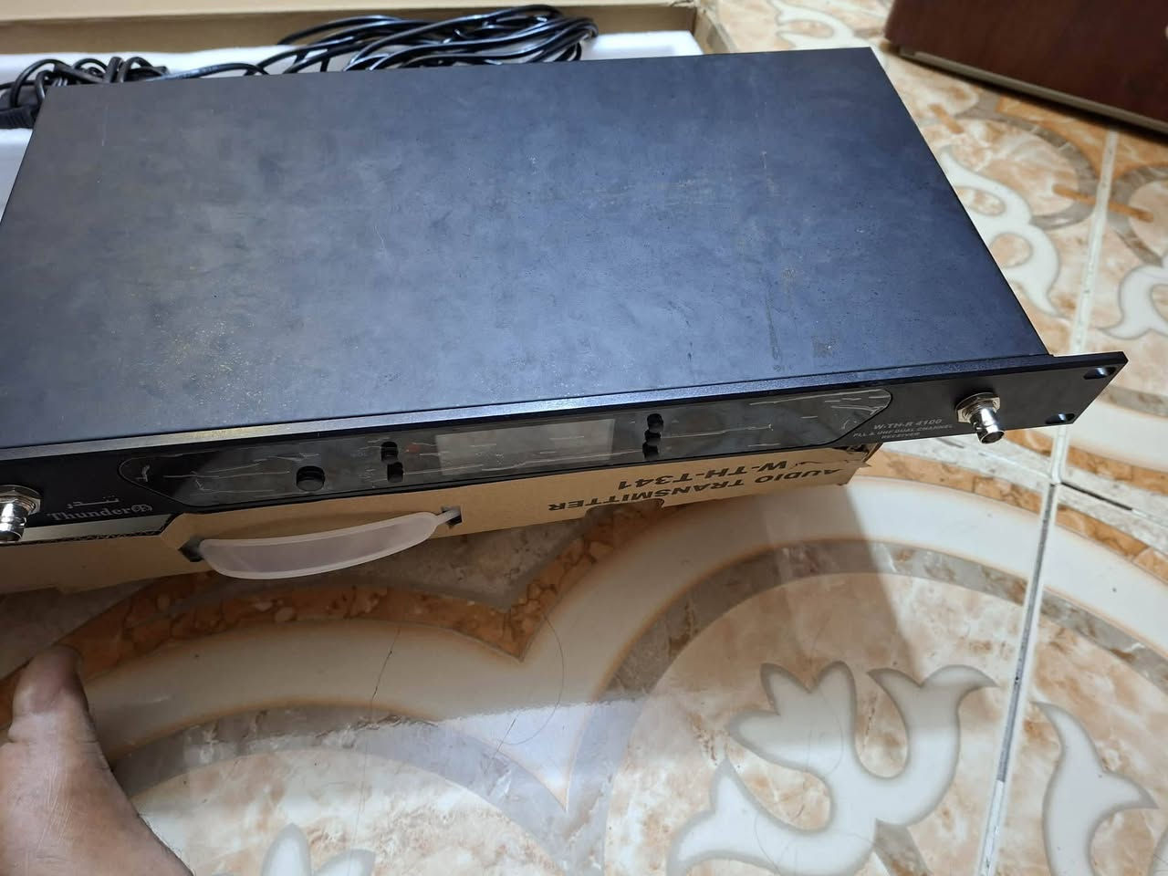 مرسلة شركه تندر الايرانيه مستخدمه 10ايام فقط  جديده بل كارتون. تبث من عربانه الى عربانه اخرى  تفيد بل مشايه تبث من سياره الى سياره ثانيه. مايحتاج تبريد وشرط ماتفصل  مكاني الشطرة  السعر ***********
