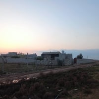 اعلان مزرعه للبيع مع بيت زائد طاقه شمسيه المساحة نص دونم كهرباء ماء كل...