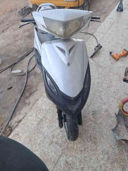 السلام عليكم دراجه ماكس ١٤٠ نظيف تايرات جدد كهربائيات شغاله حلوه نقص بس باتري سعر ٣٢٥  وبيه مجال مكاني محموديه رقم***********
