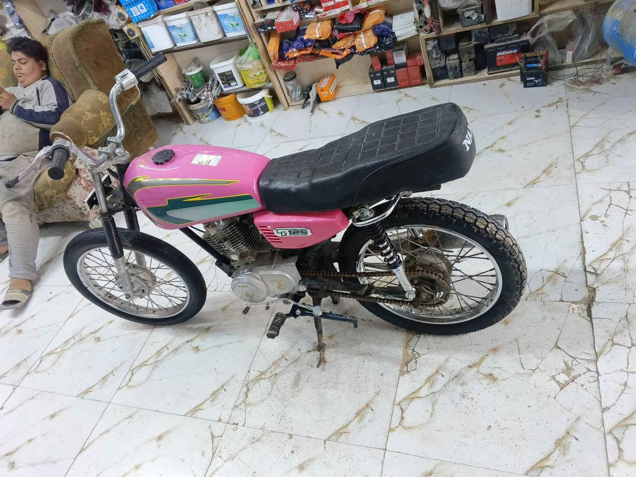 السلام عليكم دراجه اربعه كير
موديل 20 
كلك كلك كلك مال مزاد 
دراجه كلش حلوه وكامله حربيه 
المكان كوفه 
السعر 280 وبيها مجال 
محرك كل مشدود اندنس 
ولفات وبستم بوبوشه 
مال مزاد للتاكد 
***********
