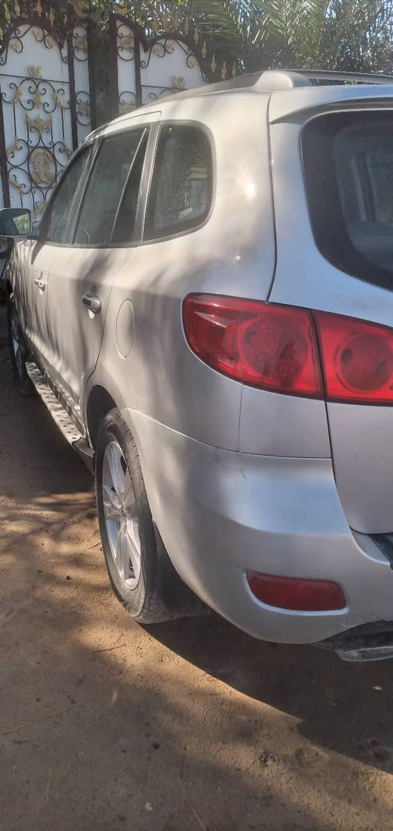 السلام عليكم سنتافي ٢٠٠٧رقم بغداد بأسمي وارد امريكي كلين مكفوله من الحادث والغرق مكينه ٢٣٠٠ سته مابيها تنقيص بيها باب وجاملغ الجزء الامامي للقماره مصبوغ اثر جرد منضومة غاز ايطالي ٨٠ لتر مكان السياره كربلاء السعر ١١٠ وبيه مجال رقم صاحب السياره ***********
