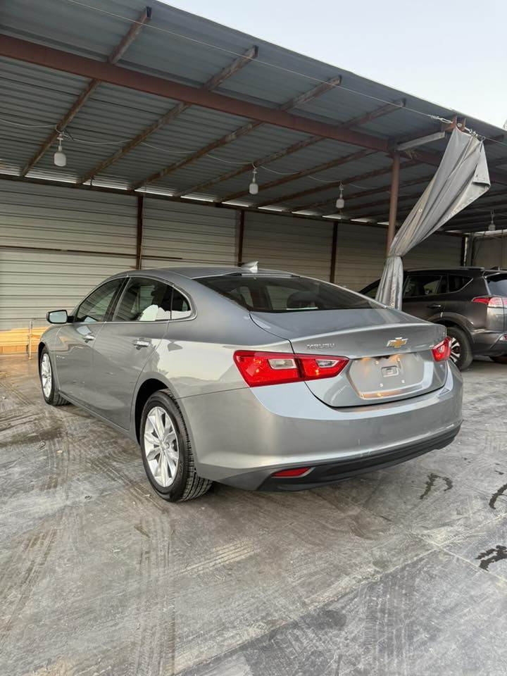 بسم الله الرحمن الرحيم

شفروليه ماليبو – موديل 2023
المواصفات: LT1

🔹 بصمة وتشغيل زر
🔹 مقاعد كهرباء
🔹 كاميرا
🔹 فول أوتوماتيك
🔹 رادار أمامي
🔹 رادار مغادرة المسار (Lane Assist)
🔹 تبريد في الشاشة
🔹 فرامل كهربائية
🔹 شاشة عدادات رادار
🔹 مواصفات أخرى كثيرة

🚗 الممشى: 31,000 كم
🎨 الحالة: بدون صبغ، بدون قطع مبدلة
🔧 يوجد فقط مكانان PDR
🛡 الرادارات، أنظمة السلامة، وكل شيء شغال 100%
📘 الكتالوج ومفتاح الشركة الأصلي موجودان
❄️ الراديتر وكل القطع الأصلية
🔩 كبس أمامي وخلفي
مکان السلیمانیة
***********
