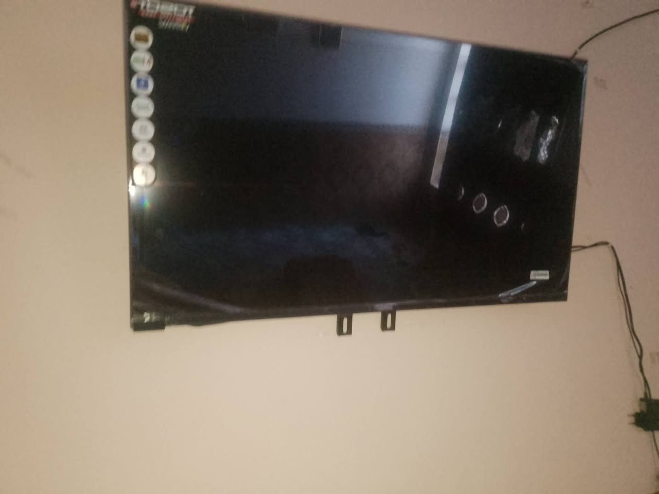 السلام عليكم بلازما للبيع حجمها 43 ام النت الشاشه شغاله ما بيها شيء ورقه واحد ما مفتح صار لها يومين مستعمله والسعر 180 ***********
***********
