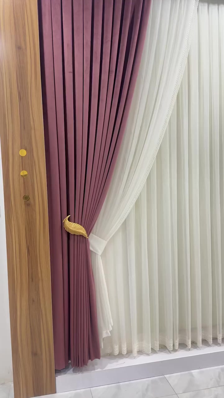 ترتيبات للمعرض شويه 🥰 
#ستائر_البرق 

للتواصل : ***********

ديالى_كنعان_شارع الشركه_داخل محلات أبو سعد النداوي _الطابق الثاني
