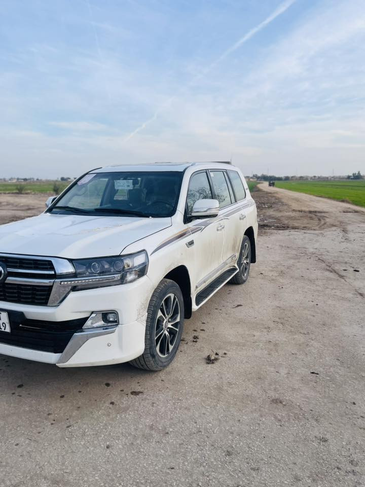 السلام عليكم للبيع تيوتا لاندكروزر 2008 محدث 2021 داخل وخارج مصبوغة عام تحديث السيارة حلو كير محرك مكفولات مكفوله من كص وعيب شرعي رقم بغداد سنويه و هزه جديده مداور مباشر  مكان السيارة نجف السعر 227  للتواصل الاتصال ***********
