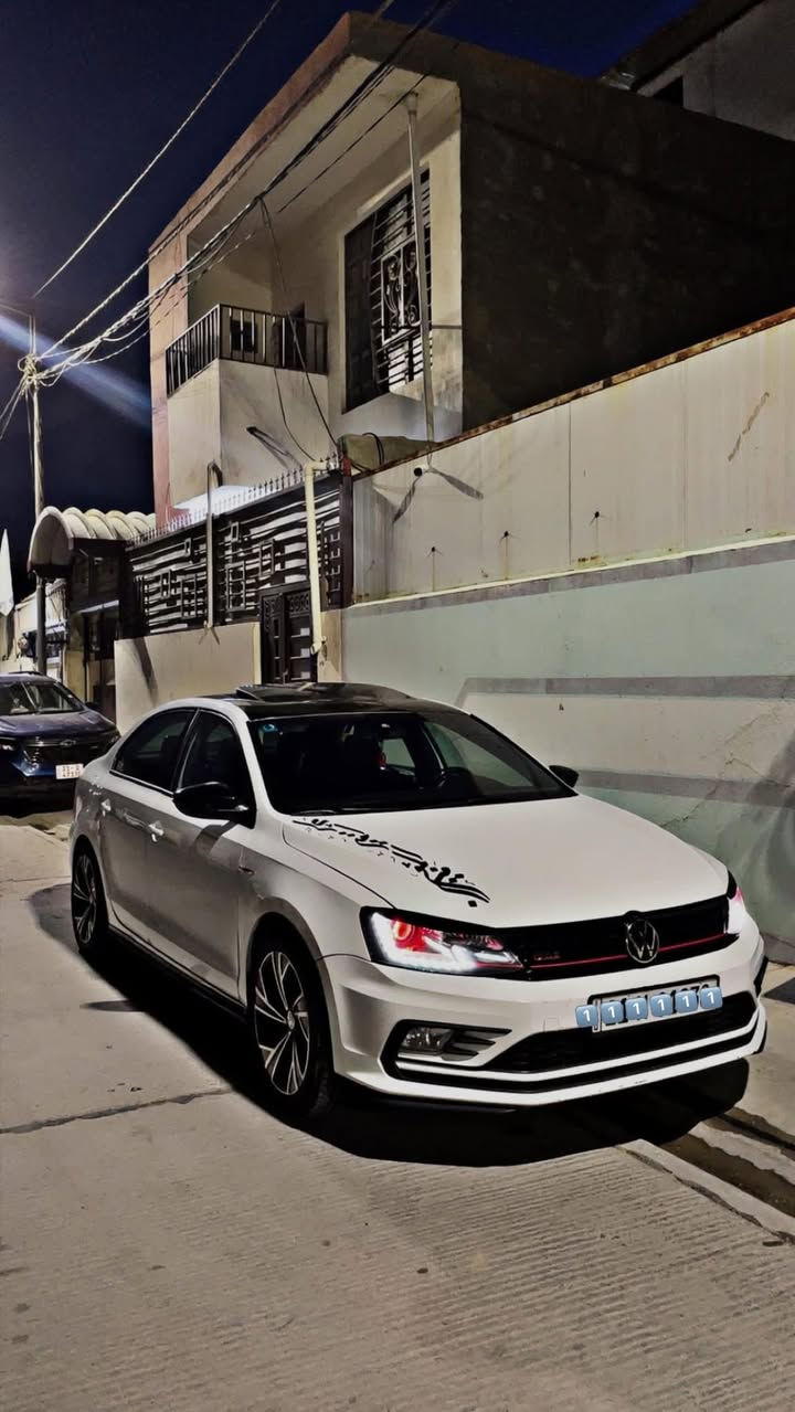 سلام عليكم فولكس واگن جيتا 2018 تو كلر قماره بلادي اسود محرك 1.8 توربو بيها 3 صبغ وبيها بين الباب شبر صبغ فول مواصفات شاشه جبيره كشنات جلد مخمل كنتاره تدفئه كشنات ومرايات 
التزويد والمواصفات :
سلايد 
داخل اسود بلادي 
بصمه 
كشنات تدفئه 
دكمة تراكشن 
شفتات ستيرن 
شاشه جبيره ابل كاربلي وكامره بلاديه 
داخل مدوشم كنتاره وجلد يم التميمي 
ارضيات GLI اصليه 
مري GLI 
ستيرن GLI فورجد
اناره LED سستم كامل لداخل 
سقف رولز رايز متغير 
دفيوزر ودعاميه ودوسات كله GLl وكاله اصلي 
بلورايز كل الجامات 
بكلايت GLI اشاره داينمك
يدة كير GLI DSG
سماعات JBLسستم كامل 
سستم زنون امامي كامل +عين الشيطان 
حلوك صالنصه كاربون فورجد حقيقي 
التزويد :🔥
دبة خلفيه فورتك ام الريمونت 
داون بايب ستيل اصلي 3.5 انج
مجاول APR
عطاس فورج اصلي 
شوته KN
برمج stage1
وبوب كورن 
سعرها ب142 وبيها مجال للتواصل خاص او واتساب او اتصال *********** عنواني مجمع بسمايه السكني
