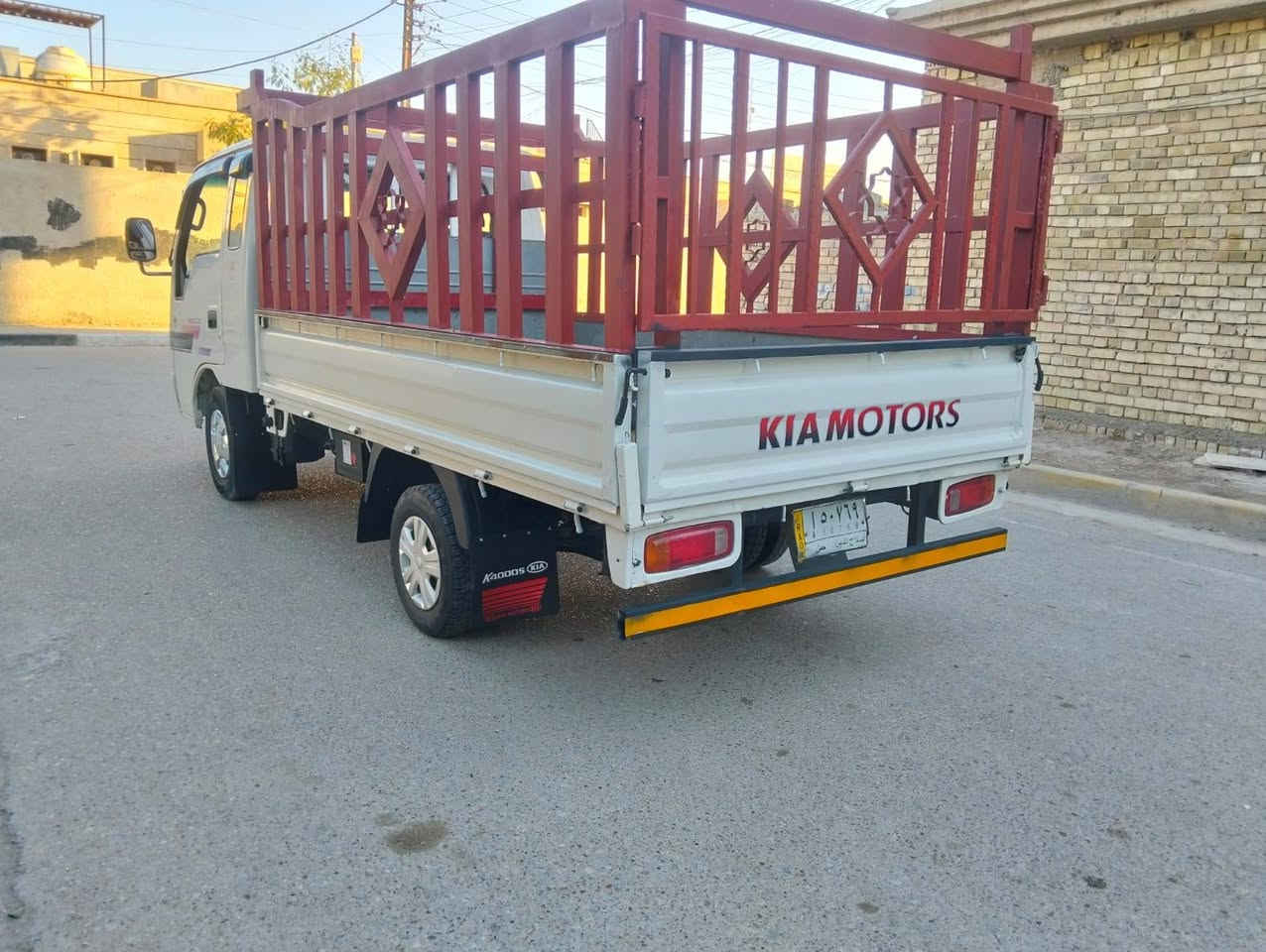 السلام عليكم كيا ام عيون رقم صلاح الدين مشروع موديل 2003محرك كير اكسل شاصي حداديه تخم تاير السياره خير من الله ***********
