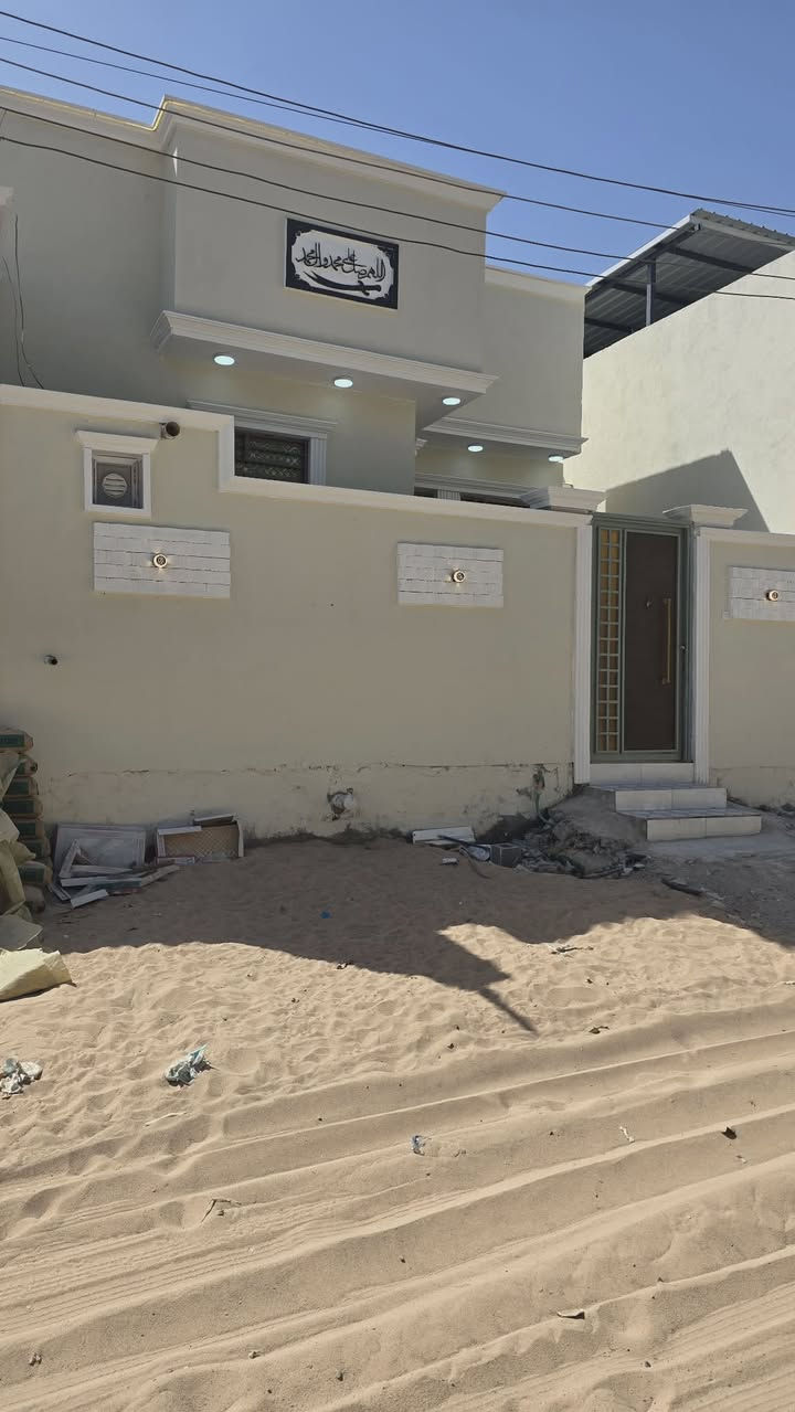 يتوفر عدنه بيتين وكل بيت 🏠 مساحه 100متر نوع العقار طابو مالك صرف زراعي عراقي وكاله مكاتبه ونسخه من الطابو العنوان بصره آبي الخصيب منطقه شيخ ابرهيم قرب على سيدين مال عوجه  يبعد  على مستشفى الصيني  500متر منطقة راقيه وناسه القدامه 🌏 يتكون بيت من غرفتين ودواني وصاله ومطبخ وصحيات داخليه وخارجيه شغل كله درجه اولى بشراف مهندس 🏘 بيوت فرقات وجهزات السكن اتكاتب وستالم مفتاح 🔑 سعر بيت واحد 68مليون وبيه مجال الاستفسار أكثر اتصل ***********
