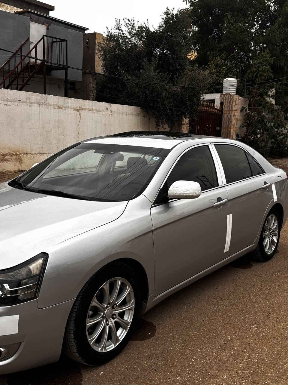 السلام عليكم
جيلي ام گراند موديل 2013 محرك 2400 ميسبوشي المرغوب فتحه سقف 

  رقم بغداد انگليزي مميز بأسمي تحويل ثاني يوم

 گير ومكينه مكفولات خير من الله شغل وطلع وين يعجبك بدون تنقيص بدون نهائياً 

سياره بدون ضربه ونضيفه جداً مثل ماواضح امامك  

حداديه بحاله ممتازه وجديده تبريد تدفئه شغالات ضايفلها شاشه اصليه 

تخم تاير جديد لك  بطاريه جديده

راديتر ومنظومة التبريد كامله مبدله قبل اسبوع تحسباً للصيف

مكان السياره ديالى / المقداديه ***********
