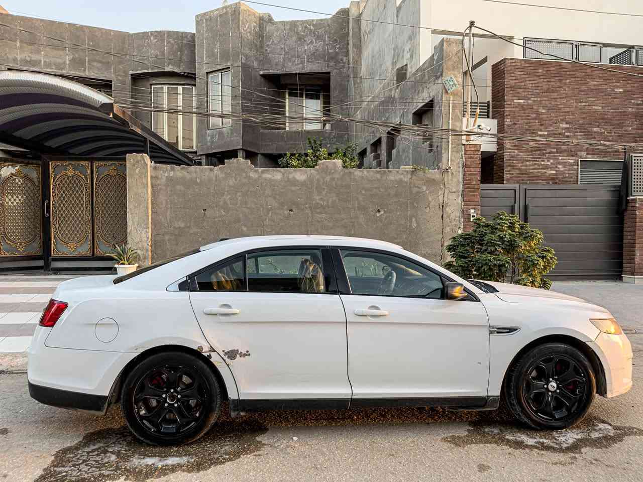 السلام عليكم إخوان..
فورد توريس موديل 2019 للبيع 

المحرك: 3.500 لتر، V6 (قوي واقتصادي بنفس الوقت
المسافة المقطوعة: [80,000mi] 
اللون: أبيض، والداخلية نظيفة جداً (مثل ما موضح بالصور).
الحادث من امريكا (بابين )مثل ما موضوح بالصوره 
رقم بغداد وب اسمي 
سياره مكفوله گير ومحرك (الگير محور)
سعر السياره (100ورقه)10,000$  
وبيه مجال للشراي 

المكان بابل_حله 
للاستفسار اكثر 
***********
***********
