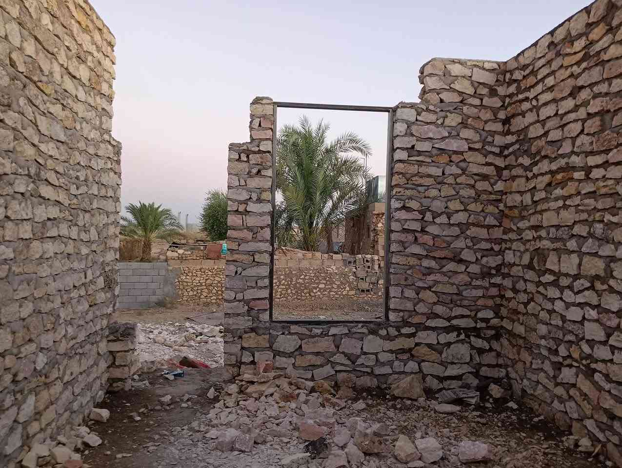 هيكل للبيع طابو صرف بزنكوره بناحيه اليرموك مساحه 370 متر غرفتين او صاله او ديوانيه او مطبخ او حمام 🛀 بناء حجر وسمنت رباط او اساس او مرشوش سم للارضه متوفر جميع الخدمات ماء كهرباء وطنيه مولد مدارس جامع اسواق الشارع تبليط او مراوس بيت بالشراع او مفرك زنكوره او بال 7 كيلو ونتفق ع الفرق استفسار اكثر اتصل ***********
