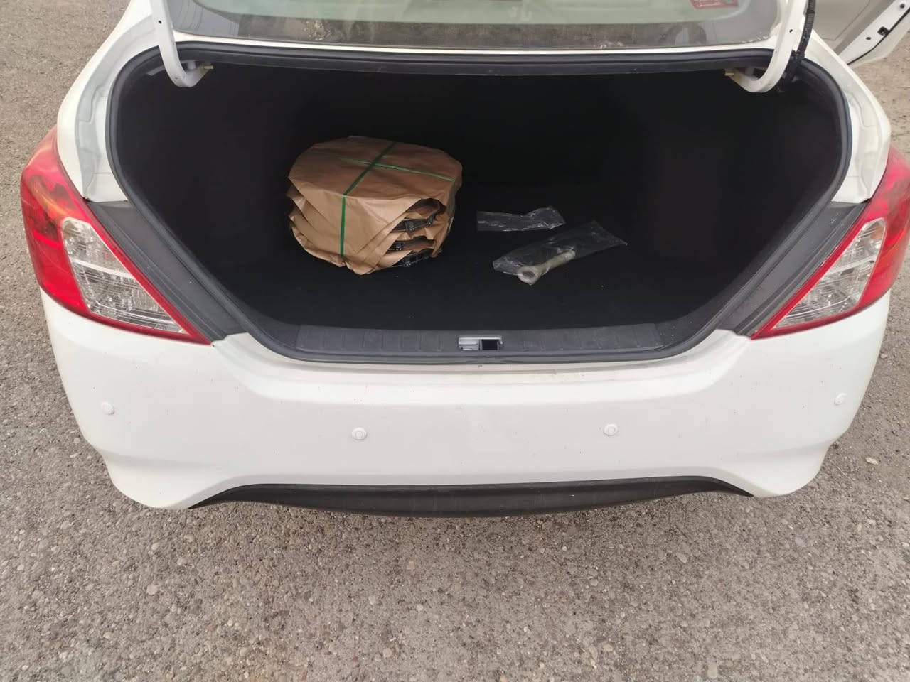 السلام عليكم اخوان سياره نيسان صني مصري 2025 زيرو اشتريتها جديده قبل اسبوع ماشيه 207  كيلو متر مواصفتها واضحه بالصور 
ويل 15 براجكتر    جهتين تحكم ستيرن     سبايدر خلفي     حساسات خلفي      شاشه      اربعه يده نيكل         اربعه جام كهرباء اوف مانع انزلاق      اشاره بالمري    تحويل مباشر متدفع ولا ربع بعدني حته ما غسلتها ولا مره بس محتاج فلوس واريد ابيعها مكاني بغداد  السعر 129وبيها مجال بسيط     اني اخذتها 32  تلفوني *********** بيه واتس اب
