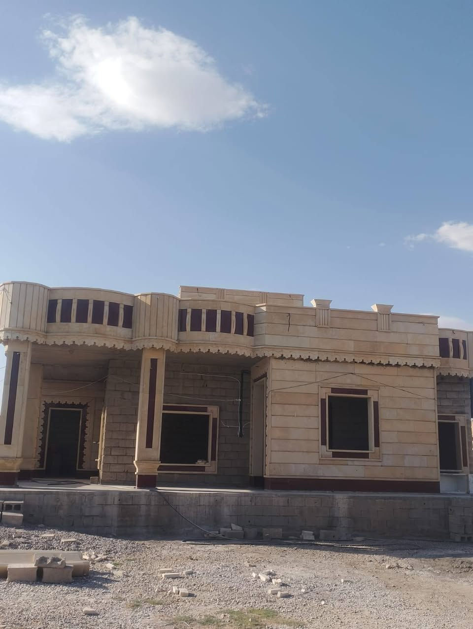 السلام عليكم
كادر حجر حلان كرسته وعمل كافه انواع الواجهات ولكوبنات بسعر مناسب ***********
