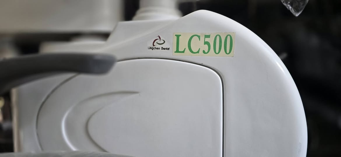 كرسي اسنان مستخدم 
نضافه ٩٥% جديد 
لايت لد ثلجي 
منضومه سكيلر داخليه خاصه بلكرسي جديده
سبتون متحرك

مع كمبريسر ٣٥ لتر سوبر سايلنت طبي مغلون
بسعر مناسب جدآ 
للأستفسار ***********
