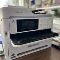 طابعة ايبسون 5890 استخدام جدا قليل العداد 1500 ورقة للبيع السعر 525  ل...