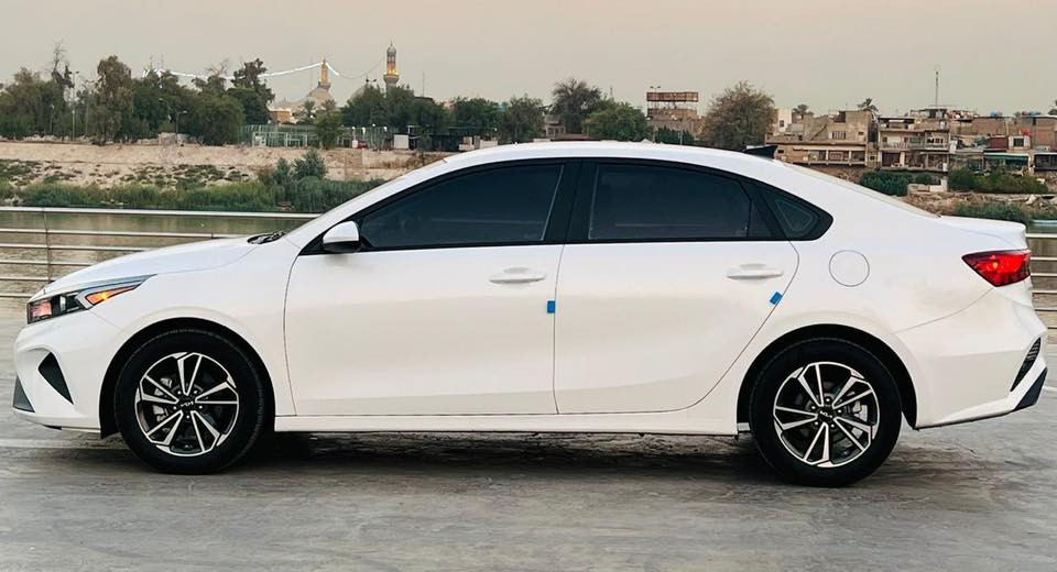 السلام عليكم اخوان سيارة فورتي وارد امريكي ماشيه 63موديل 22حادثه كلش بسيط وموضح بلصور بجم كبس من الشركه وما محطوطه سبانه على المحرك للاستفسار *********** عنوان بغداد حي جامعه
