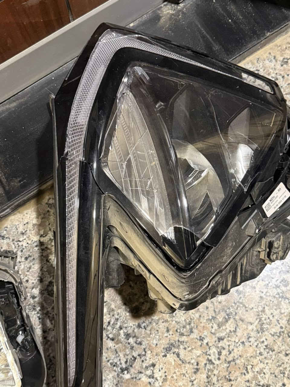 لايت وبلوجكتر سبووتج موديل ٢٥خليجي اصلي بلادي مال وكالة
بداخلهم محولاتهم مكسور القاعدة مال اطار من الداخل سليمات  بسبب طخه للسيارة مكاني بغداد الي يفيده يدخل خاص وماقصر وياه


**إذا كنت صاحب هذا الإعلان وتريد حذفه لأي سبب، رجاءا أرسل رسالة إلى الدعم الفني**