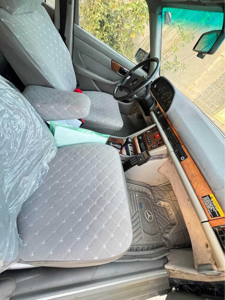 مارسدس جامبو موديل1988///560SEL
لون حبري 
*كفاله عامه من الصبغ عدا قطعه وحدة وبدون ضررر شرط 
*رقم بغداد  بأسمي هزة جديدة سنوية نهايه٢٦ 
*مكينه  وكير كفاله محور3000 ديلكو ( صار شهر من بدلت مكينه)
*تخم تاير
*حداديه اماميه خلفيه جديده
*تدفئة تبريد فول
*كشنات كهرباء
*ستيرن كهرباء
*بردة خلفية بلاد(كهرباء)
*تدفئة بالكشنات
*دبل هورن 
*سلايت
*ريمونت وسنتر لوك البلادي
*ادامه كامله من( تخم بلكات وتخم نوزلات وفيتبم كله جديد مبدل) 
*كهربائيات كلشي بيها يشتغل 
*ماناقصة اي شي الحمدلله
*للبيع او مراوس حسب القناعة السعر60 بيها مجال بسيط
*كل التفاصيل مذكوره اقراهن واتصل
 (ميعجبك تلكه الاحسن ان شاءلله)
*مكاني ديالى بعقوبة/*********** بغداد, العراق
