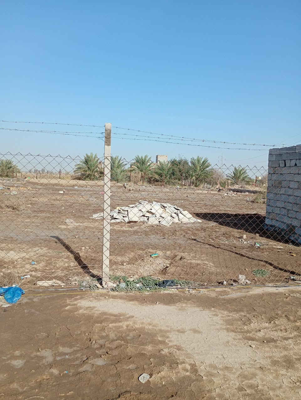 #قطعة أرض 600 متر سند 25 تحويل مباشر بأسم المشتري
كل الخدمات موجود 
#المكان حي المنصور
السعر 15 مليون الشراي يتصل اخوان *********** بيه واتساب
