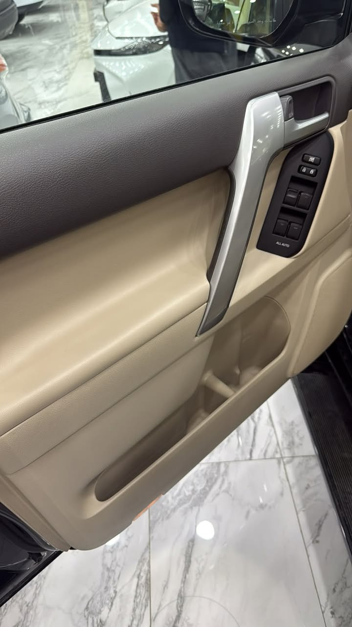 برادو Vx 2023ممشى السيارة/ 55 الف كيلو حقيقي
مكفولة من الصبغ والبارد والفتح والدبل كوت ومغلفة ppf
السيارة فول وv6
السعر 465 وبيه مجال مكان الدورة شارع ابو طياره رقم الهاتف ***********///***********
