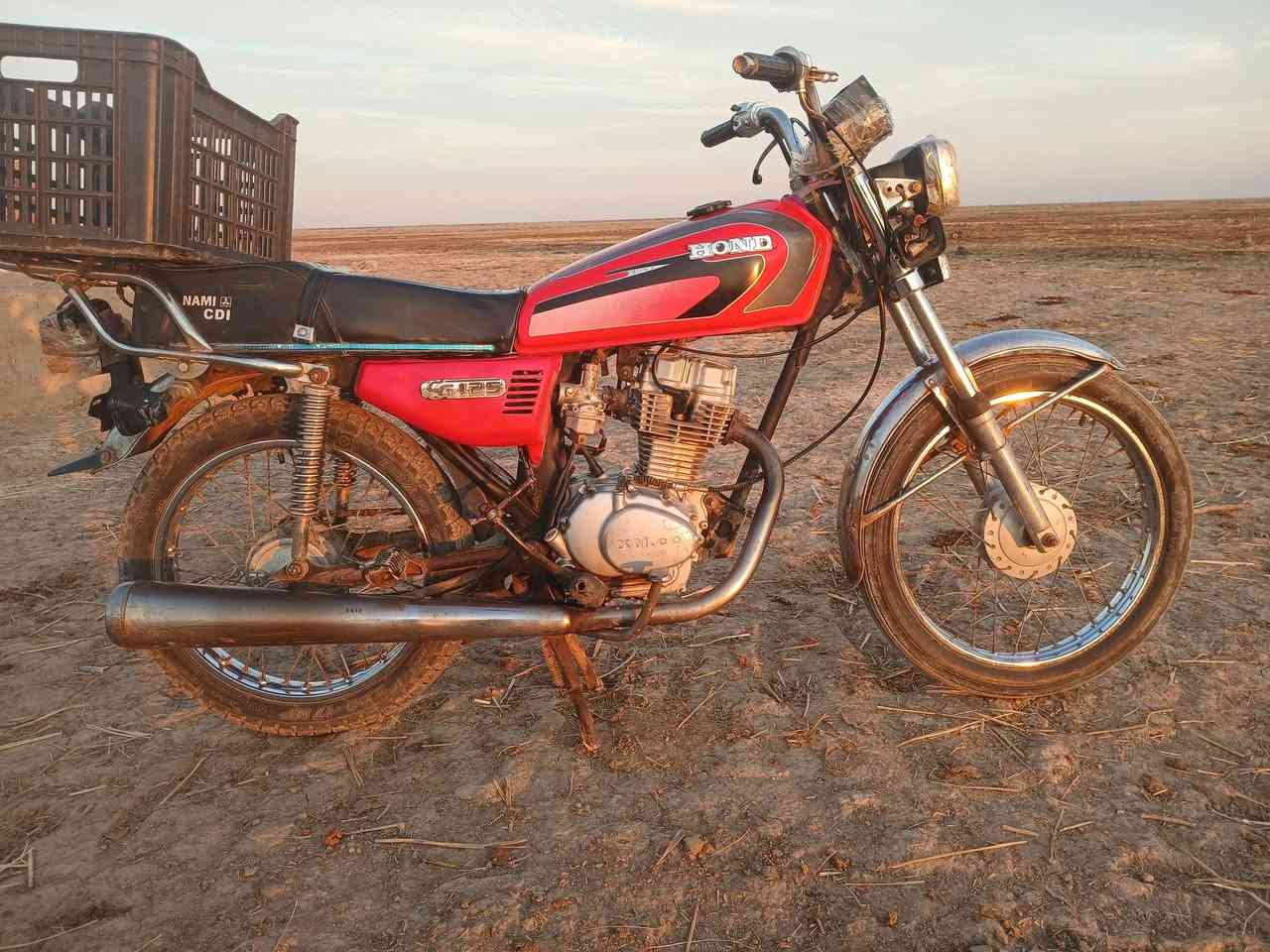 سلام عليكم اخوان البيع دراجه اربعه كير دراجه نضيفه مكينه نضيفه لادخن لاتنقص سعره ٣٥٠ وبيه مجال المكان علي الشرقي ***********
